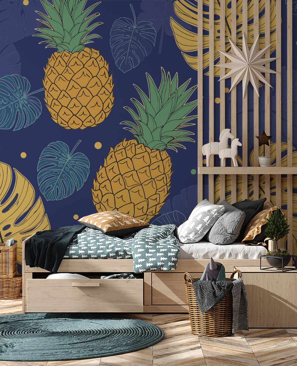 Foto murale Ananas të verdhë dhe gjethe në një sfond blu marine